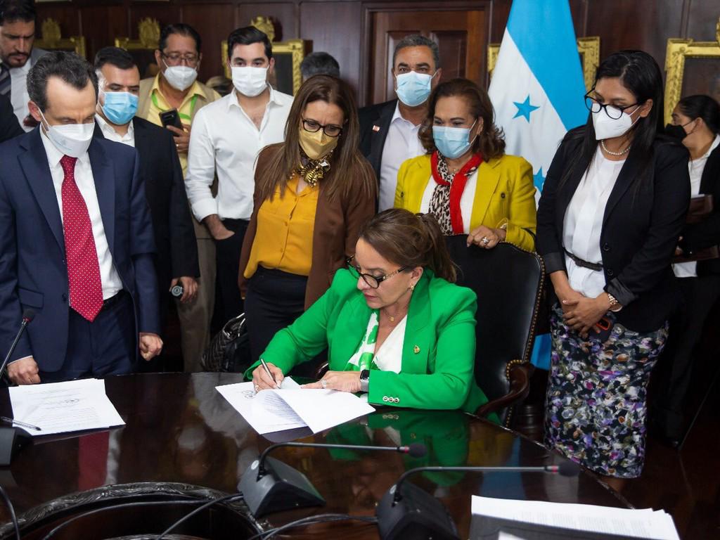 Gobierno de Castro firma PCM que reformula presupuesto general de la República