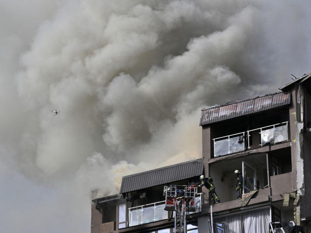 Un muerto y cuatro heridos tras bombardeo ruso en Kiev