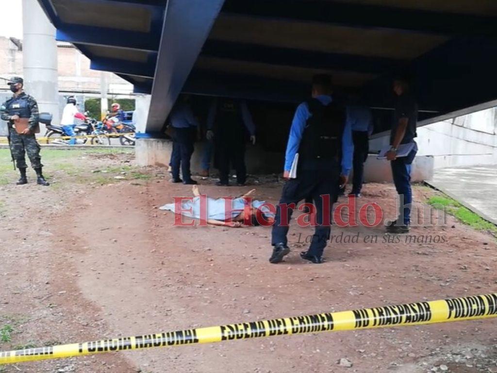 Con signos de tortura hallan cadáver abajo del puente de la colonia El Prado