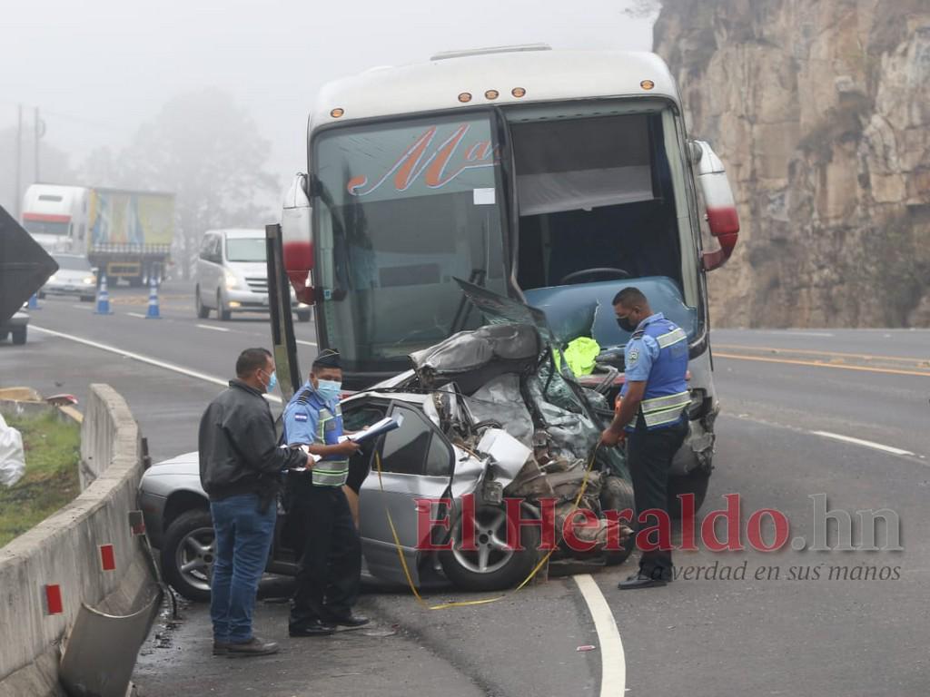 Muere mujer tras fuerte choque contra un bus en Zambrano