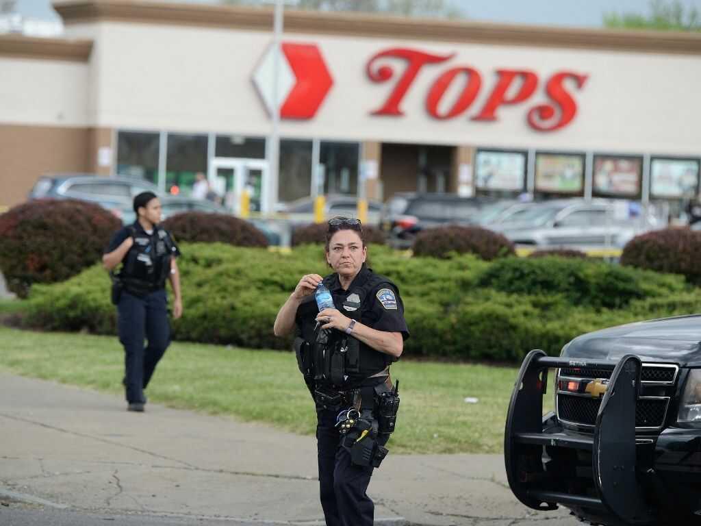 Ataque en tienda de EEUU tuvo “motivación racial”