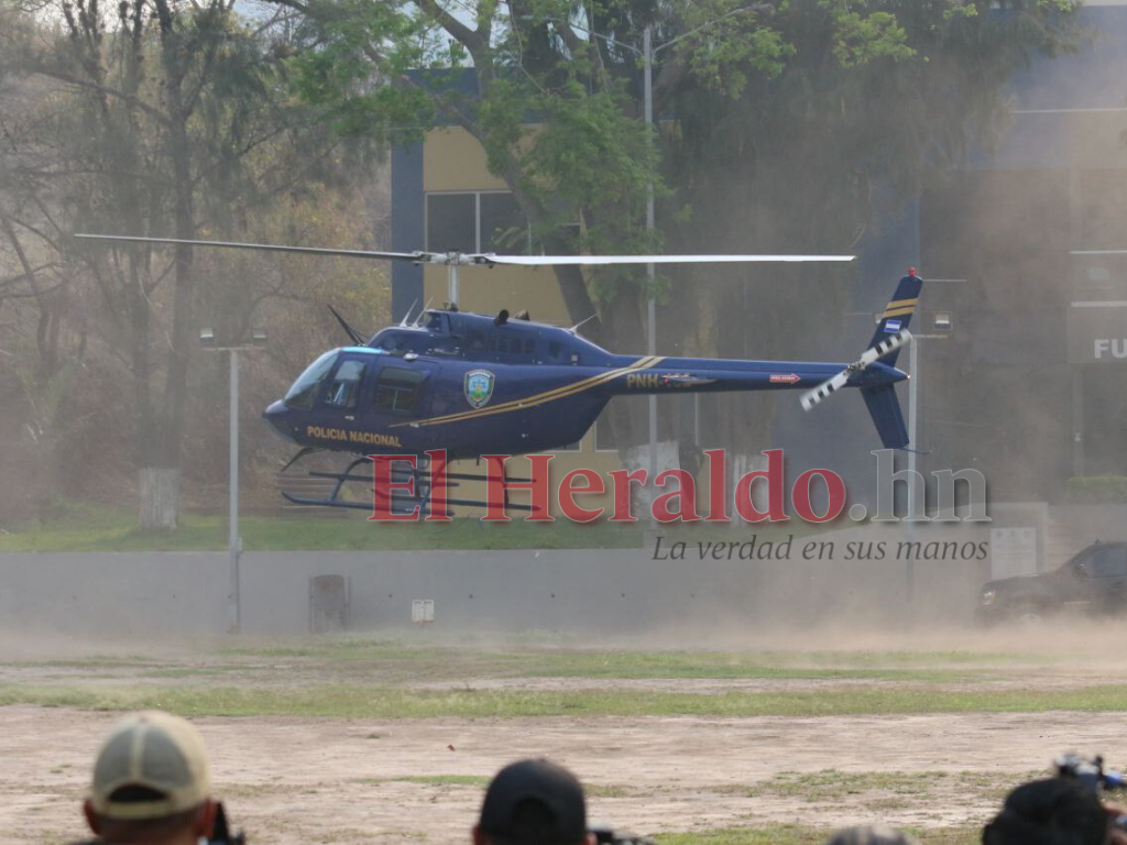 Trasladan a Juan Orlando Hernández a la Base Aérea Hernán Acosta Mejía
