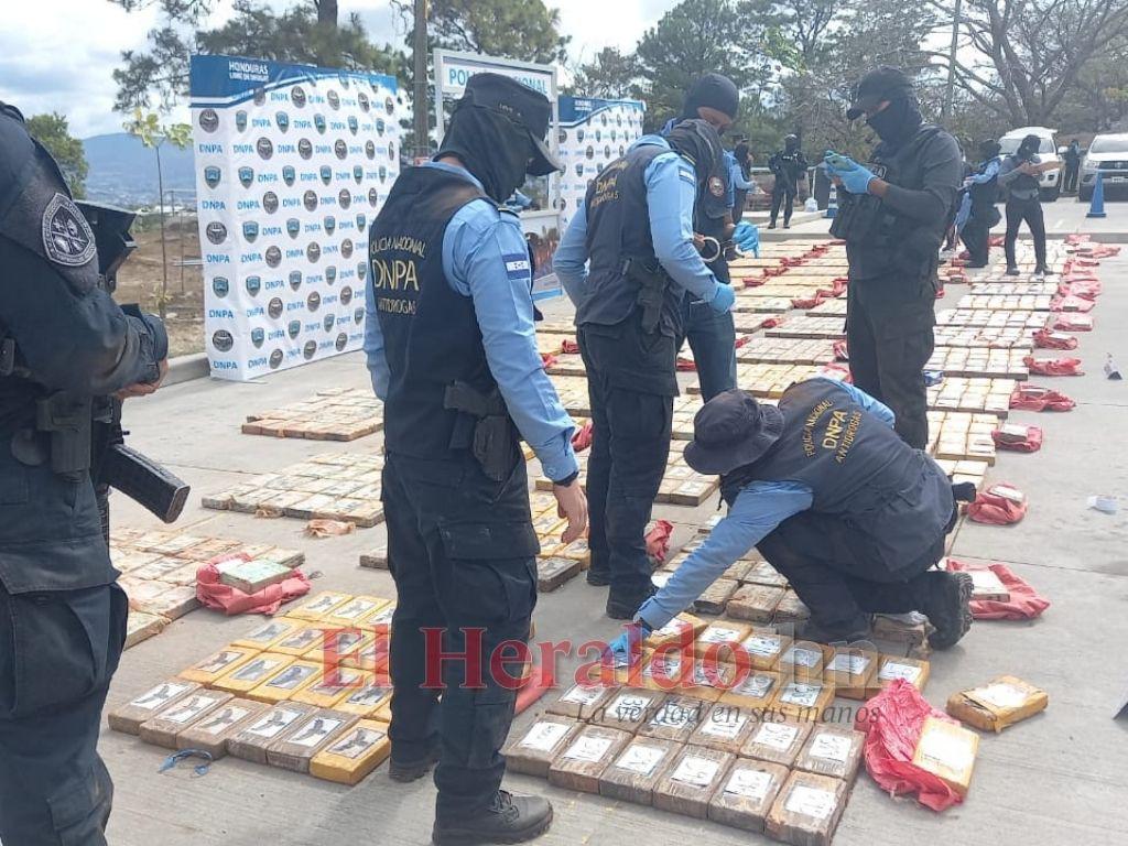 Trasladan a Tegucigalpa más de una tonelada de droga hallada en Colón