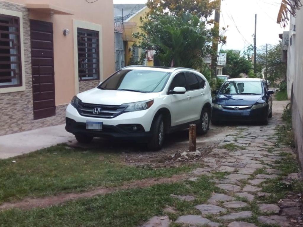 Carros invaden pasos peatonales en Ciudad Lempira
