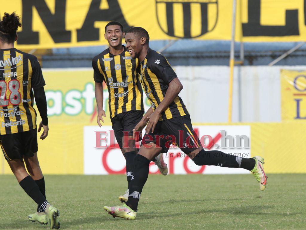 Real España se repone y vence 2-1 al Victoria en el Morazán