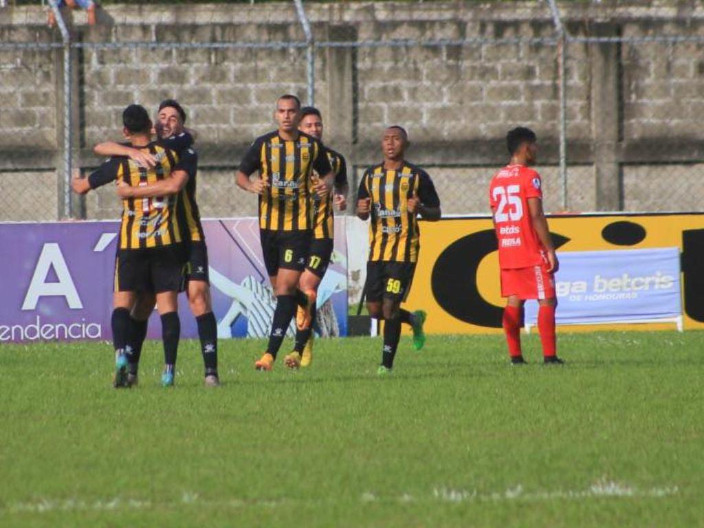 ¡Triunfo aurinegro en Tocoa! Real España derrota 3-1 a Real Sociedad y lo hunde en la tabla de clasificaciones