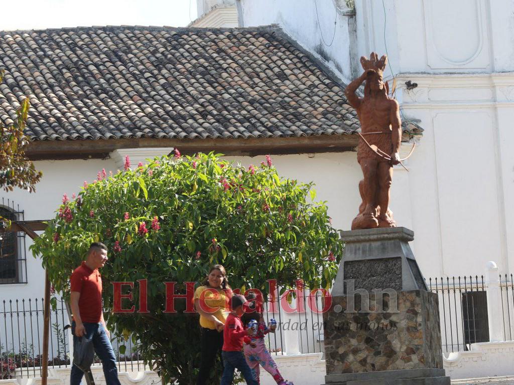 En Gracias, Lempira, siguen su vida y dejan que la justicia se encargue del expresidente Juan Orlando Hernández