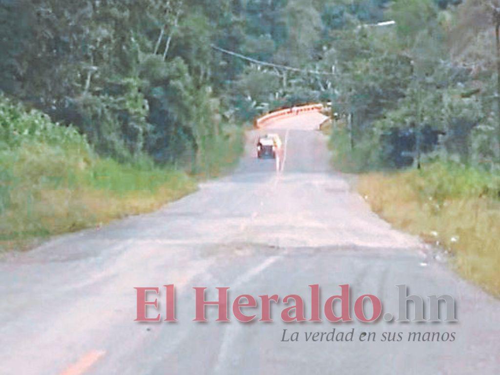 La Paz: Carretera CA-7 recién fue inaugurada y está llena baches