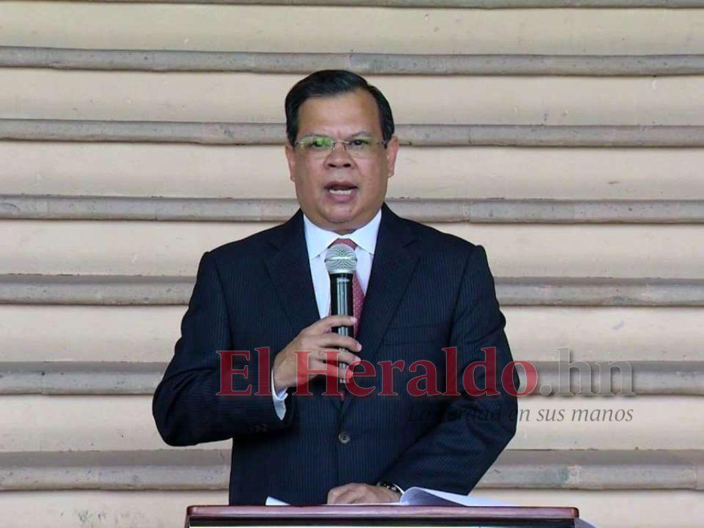 Pese a huir, exministro Ricardo Cardona podrá estar en el Parlacen