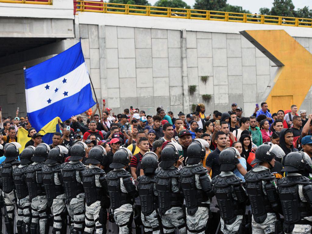 EEUU y México infligen “abusos” a los migrantes en la frontera, dice HRW