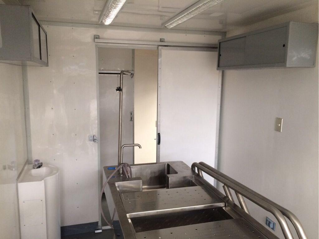 $!Las morgues móviles tiene todo lo necesario para desarrollar autopsias.