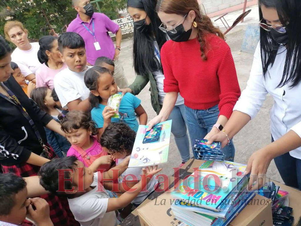 Capitalinos siguen volcando su apoyo a los damnificados por falla geológica