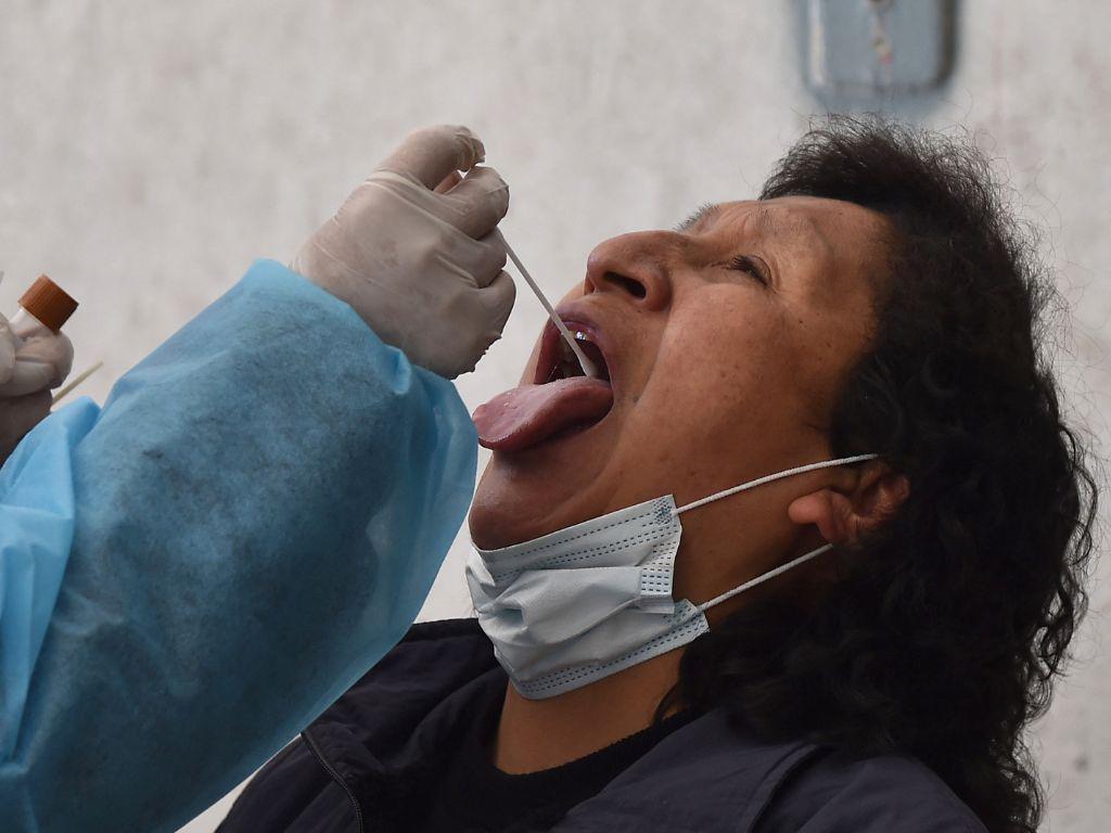 Bolivia supera el millón de casos de covid ante nueva ola de contagios