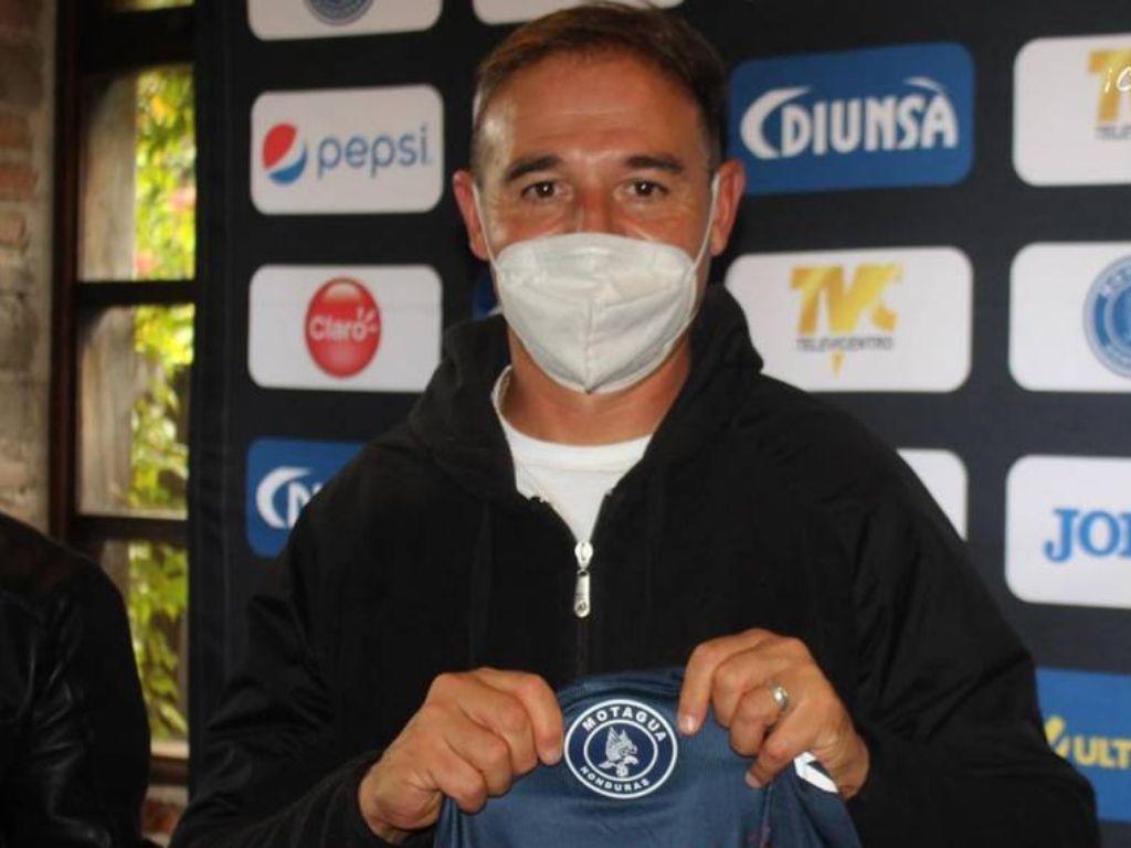 Tras estar hospitalizado, nuevo técnico de Motagua debutaría hoy ante Olimpia