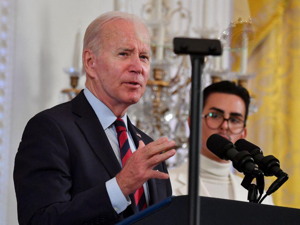 Biden anuncia envío a Ucrania de más artillería, municiones y misiles