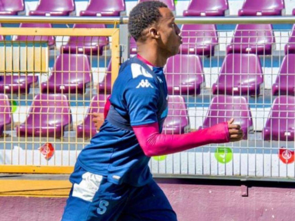 Darixon Vuelto no jugó el clásico de Costa Rica ante Alajuela por problemas legales