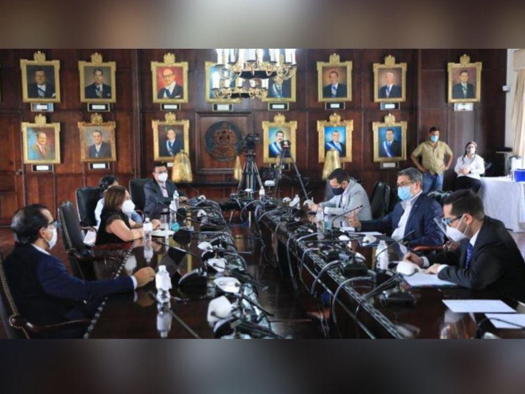 “Le mintieron al pueblo y ahora buscan culpables”: Autoridades salientes responden a Rixi Moncada