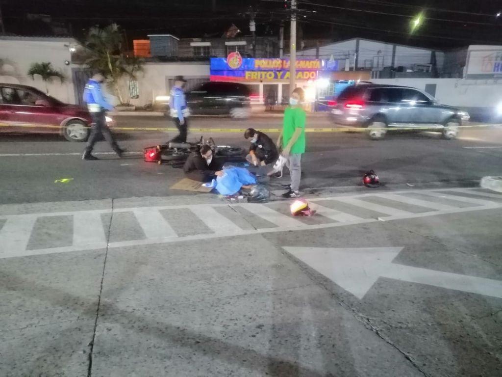 Niña de siete años muere en fatal accidente de motocicleta en la capital