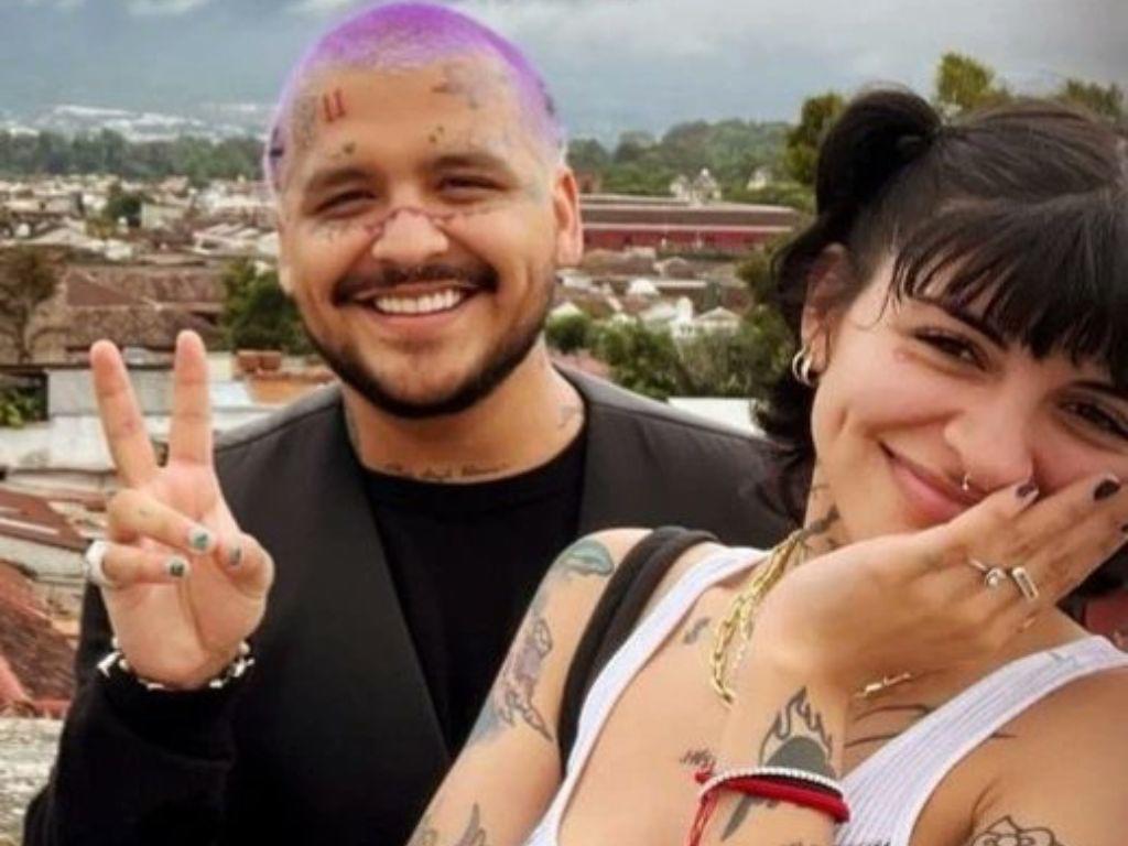 Christian Nodal viajó a Barcelona con Cazzu, lugar donde vive Belinda