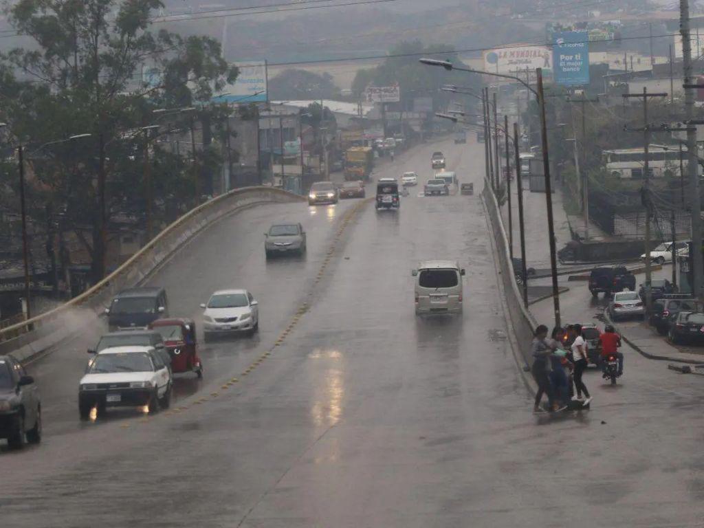 Lluvias con tormentas eléctricas y altas temperaturas predominarán este jueves en Honduras