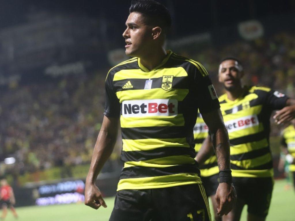 Luis Palma se luce con golazo y asistencias en triunfo del Aris en la Conference League