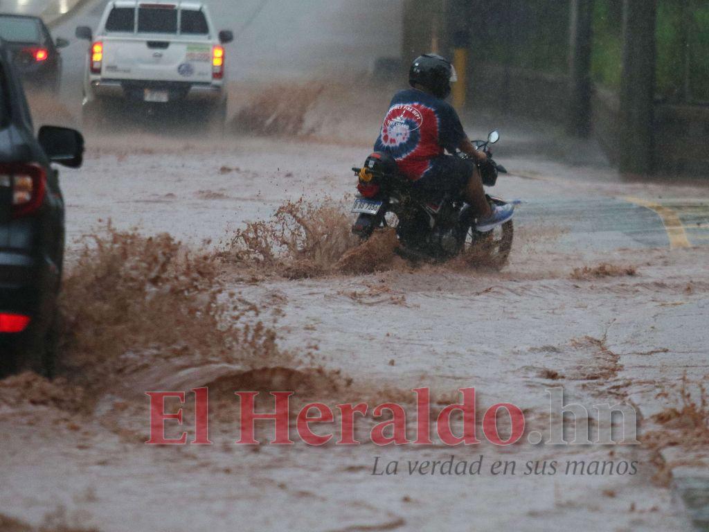 Estas son las calles obstruidas por los derrumbes en la zona norte de Honduras