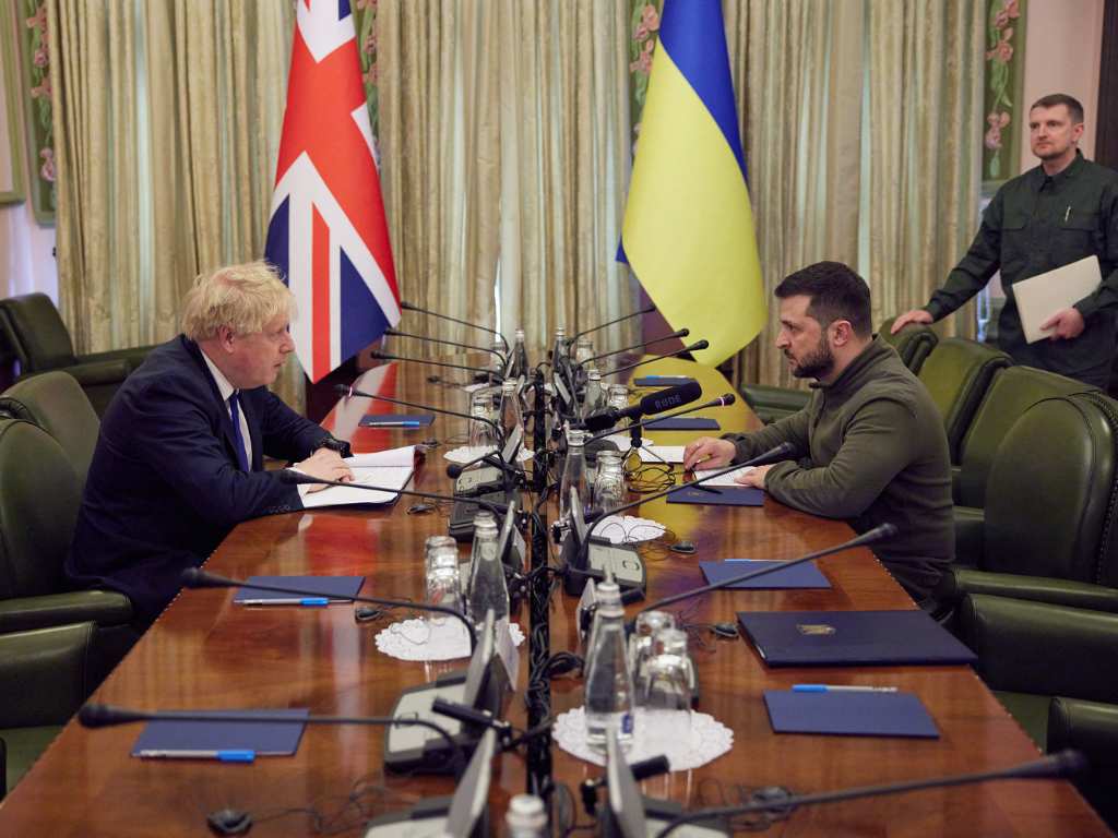 Boris Johnson se reúne con Zelenski en visita sorpresa a Ucrania