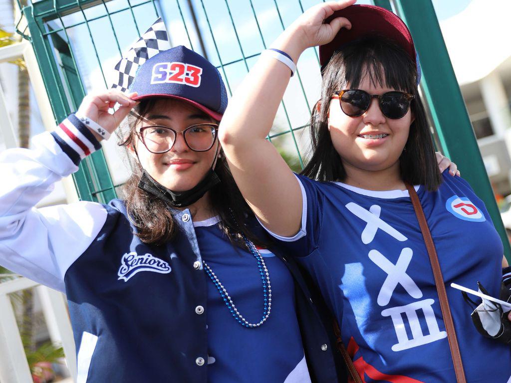 Dan la bienvenida a seniors de Dowal School