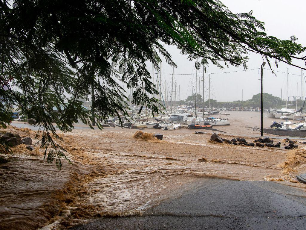 La tormenta Fiona se convierte en huracán al acercarse a las costas de Puerto Rico