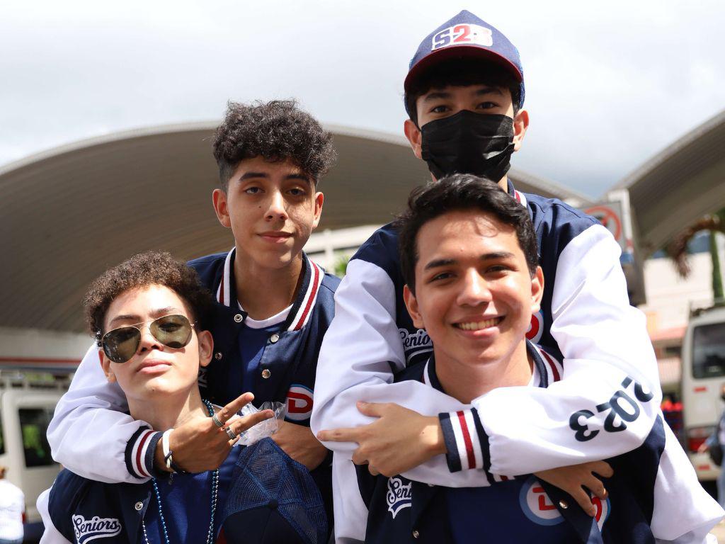 Dan la bienvenida a seniors de Dowal School