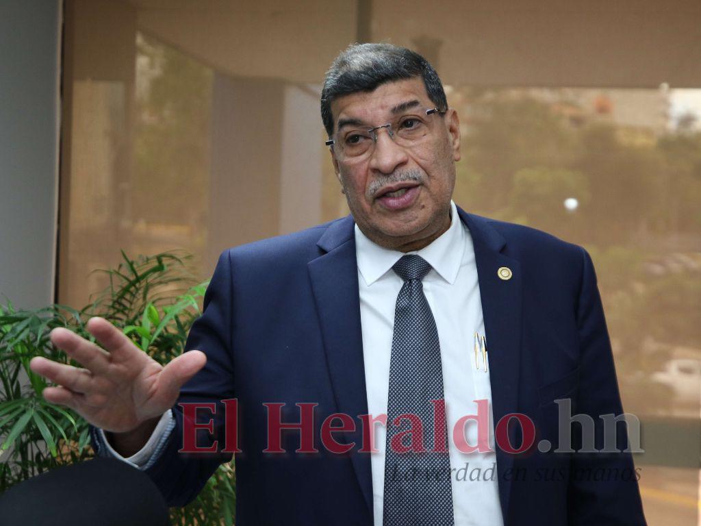 Edwin Araque destinó L 500 mil para remodelar su oficina en Banhprovi