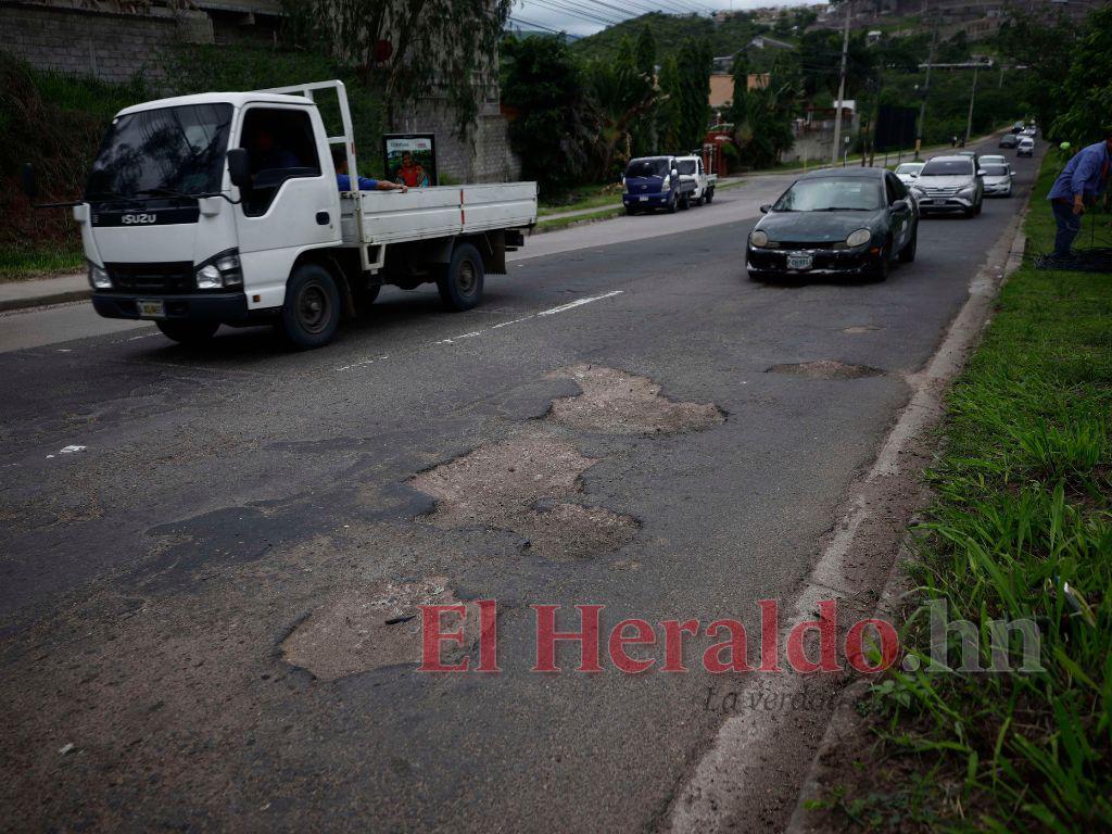 Baches, un peligro en la capital que tendría solución hasta agosto