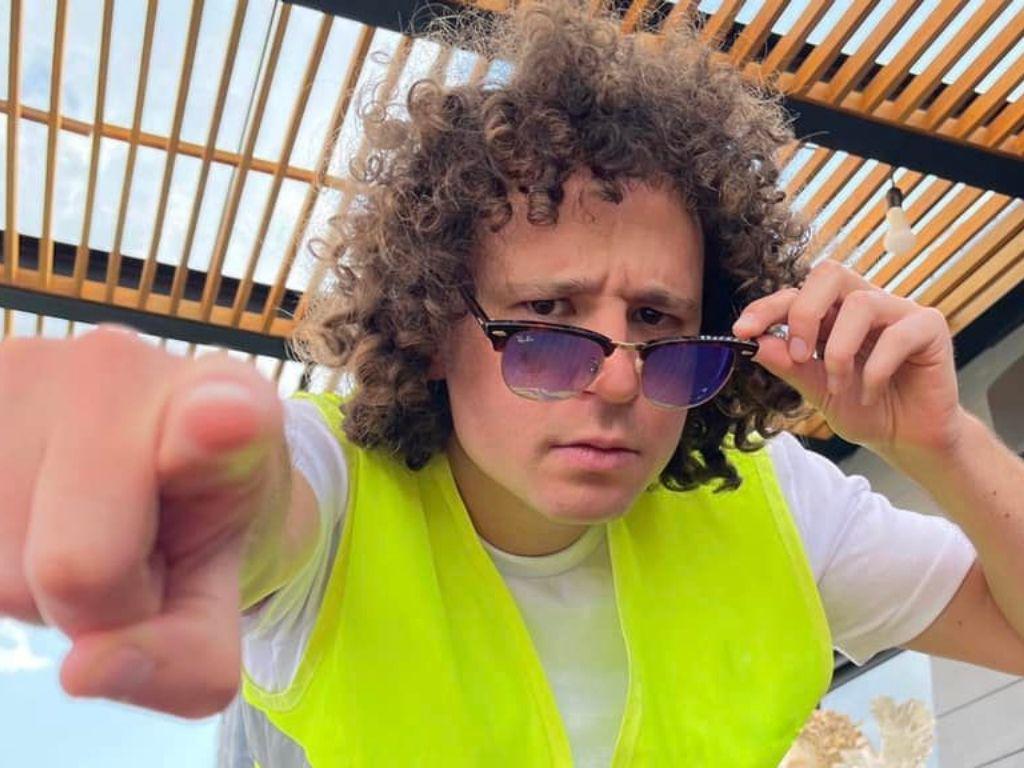 Luisito Comunica explota contra aerolínea por perder su equipaje