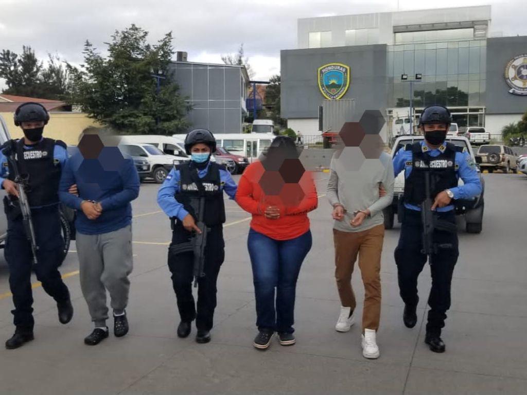 Un mesero y dos comerciantes mantenían secuestrada a una colombiana en la colonia San Miguel de la capital