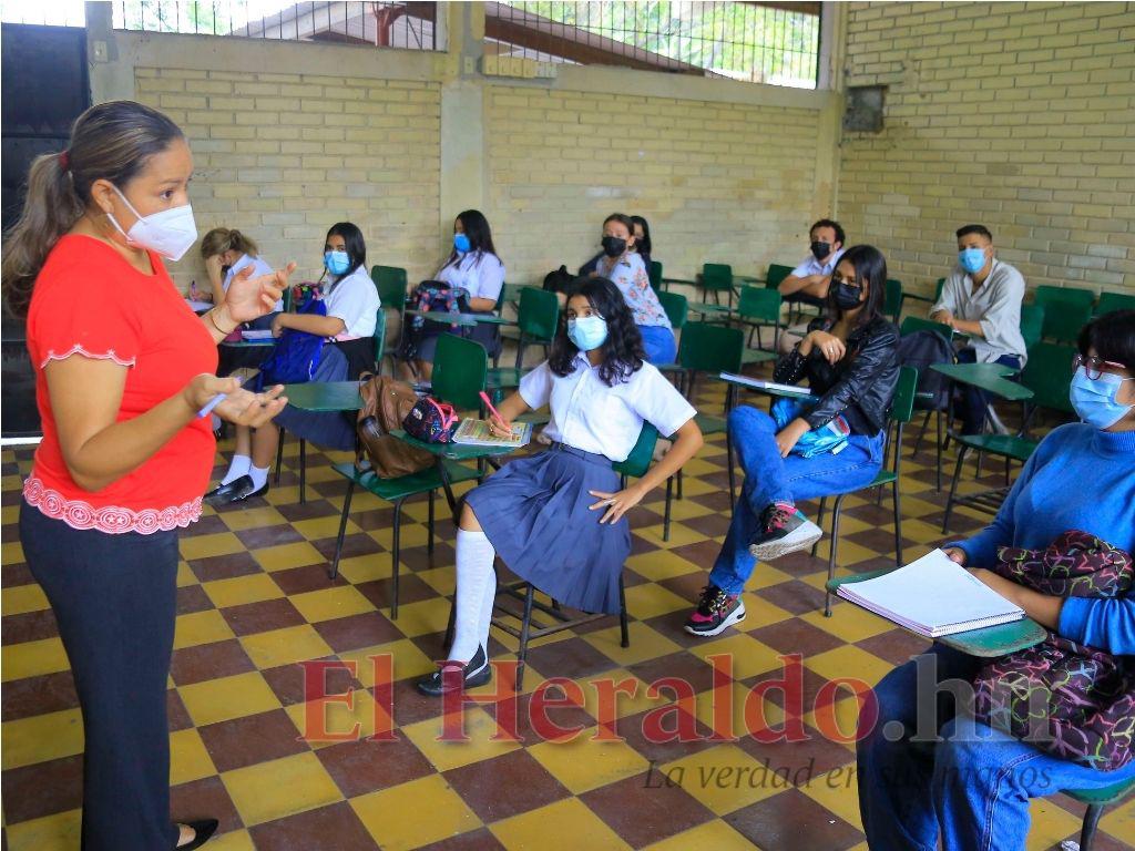 En centros educativos vacunarán a los alumnos contra el covid-19