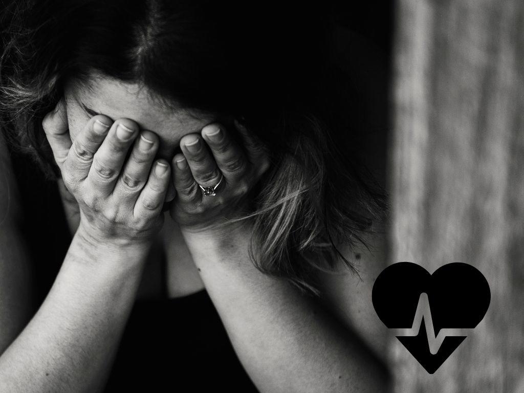 Estudio revela que la soledad aumenta el riesgo en las mujeres de sufrir enfermedades cardíacas