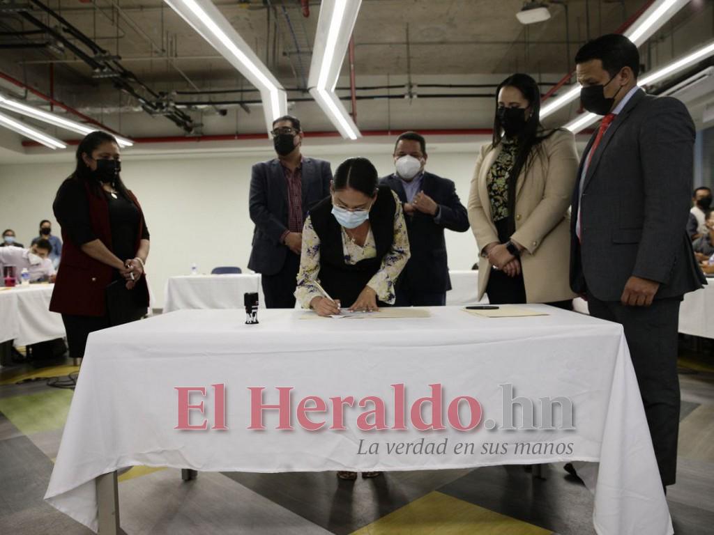 Salario mínimo 2022-2023 en Honduras: trabajadores recibirán aumentos desde 374 a 992 lempiras mensuales