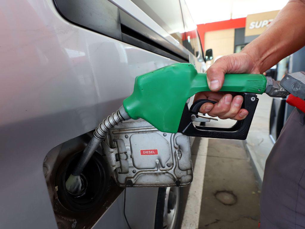 Los combustibles acumulan rebajas entre L 7.75 y L 9.48