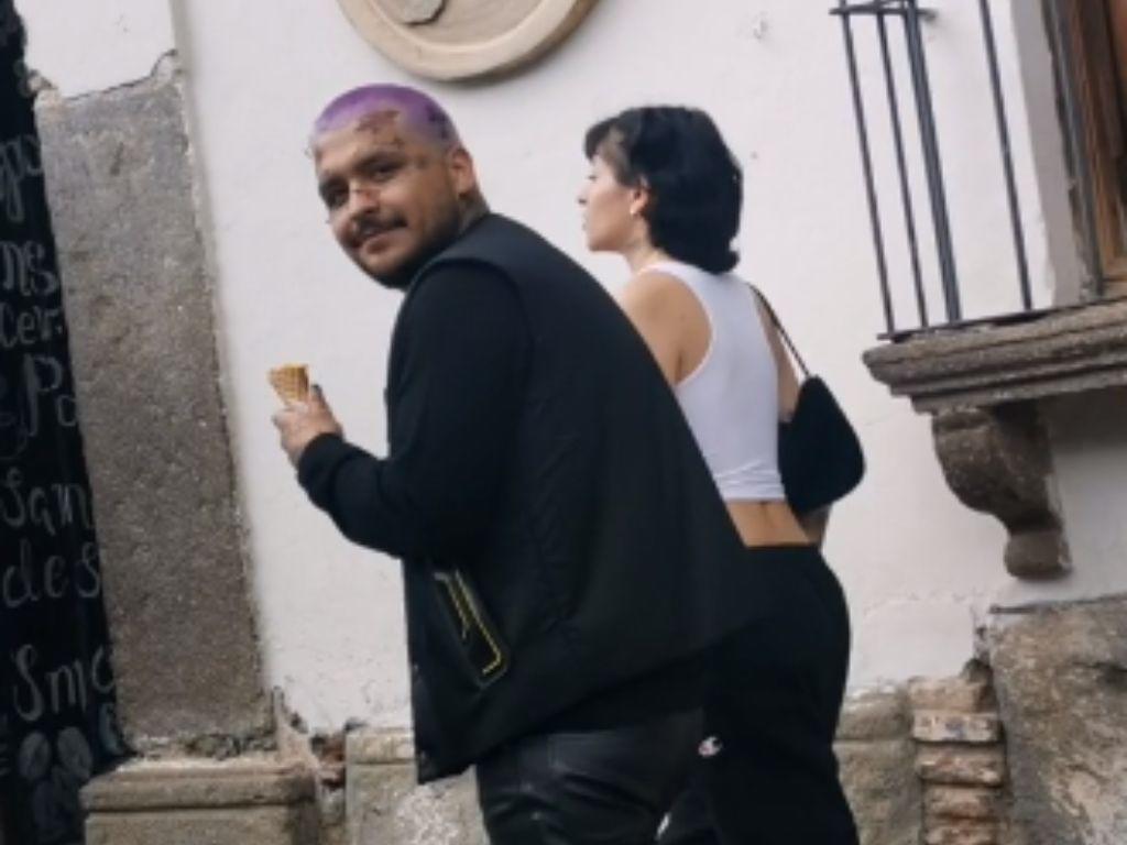 Captan a Christian Nodal y a la rapera Cazzu tomados de la mano en Guatemala