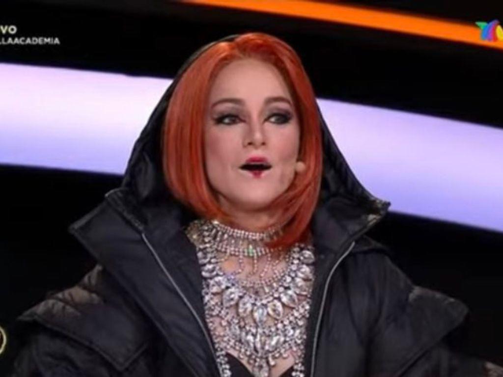 Lolita Cortés: Pelirroja y con maquillaje de muñeca, así lució en la final de La Academia