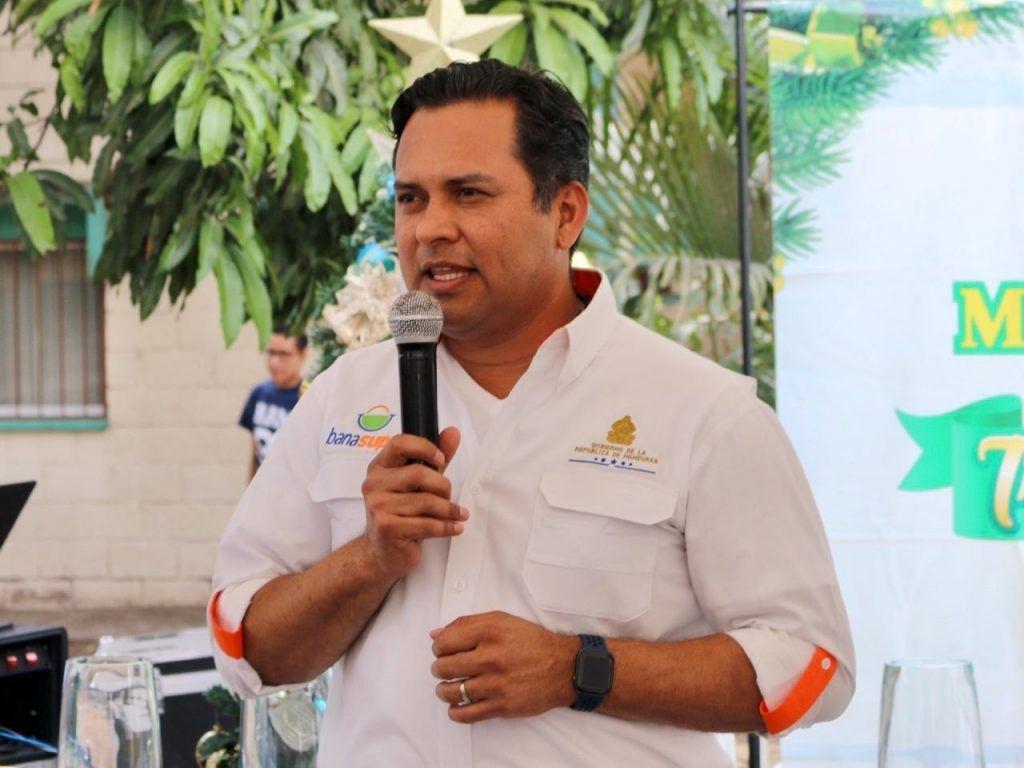 “Las bolsas que yo regalaba es porque tenía mi sueldo”: Luis Pinel tras denuncia del CNA