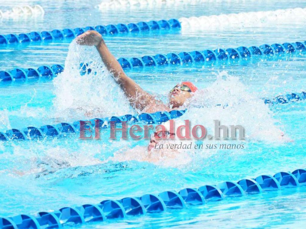 Emily González y Abraham Flores rompen récord nacional en campeonato de piscina corta