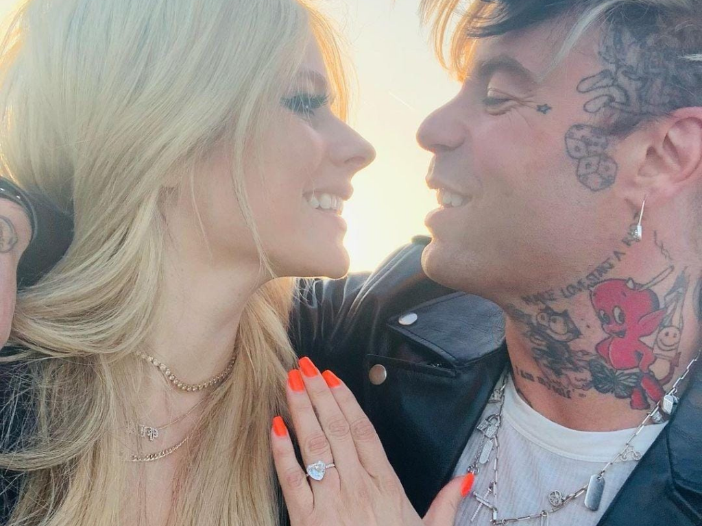 Avril Lavigne y Mod Sun se comprometen en París