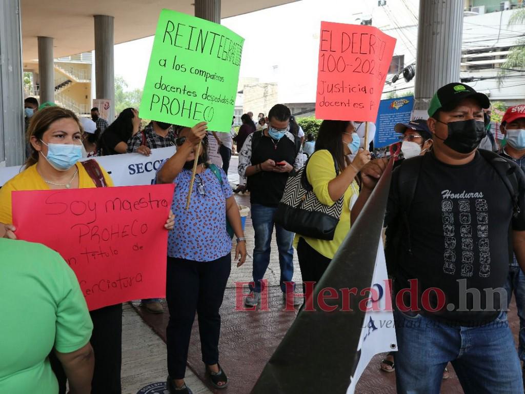 Maestros Proheco protestan por falta de pagos y nombramientos Maestros Proheco protestan por falta de pagos y nombramientos
