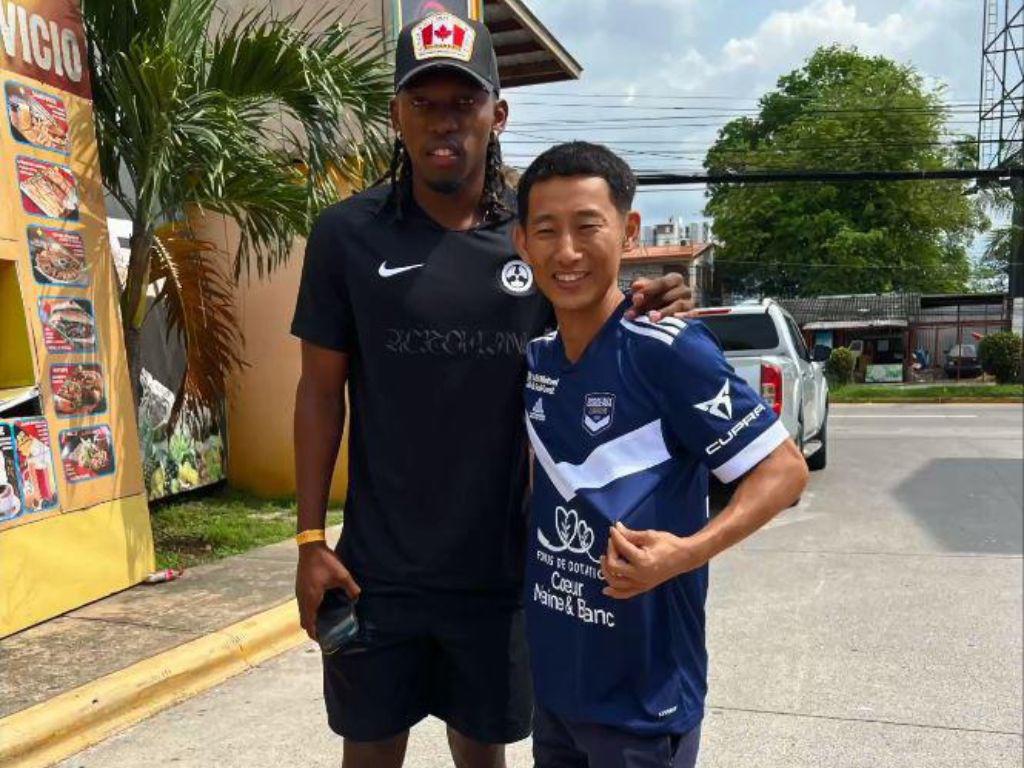 Alberth Elis contacta a youtuber Shin Fujiyama para sorprenderlo con obsequio ¿Qué es?