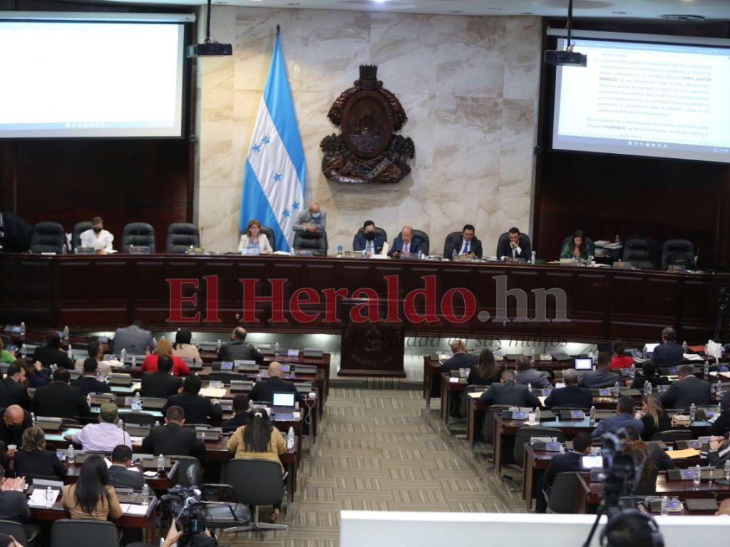 Presentan proyecto para que se revelen estudios sobre existencia de petróleo en Honduras