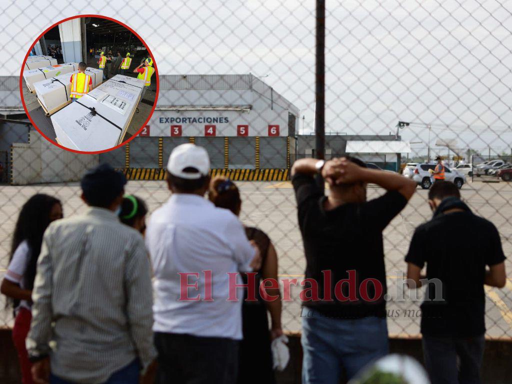 Familiares reciben cuerpos de migrantes hondureños que murieron en tragedia en San Antonio, Texas