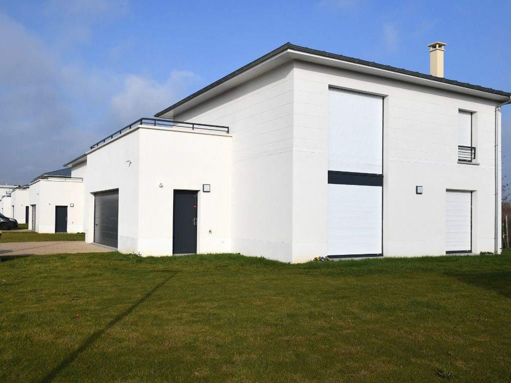 Arrestan a una madre en Francia tras encontrar a su hijo muerto en una maleta