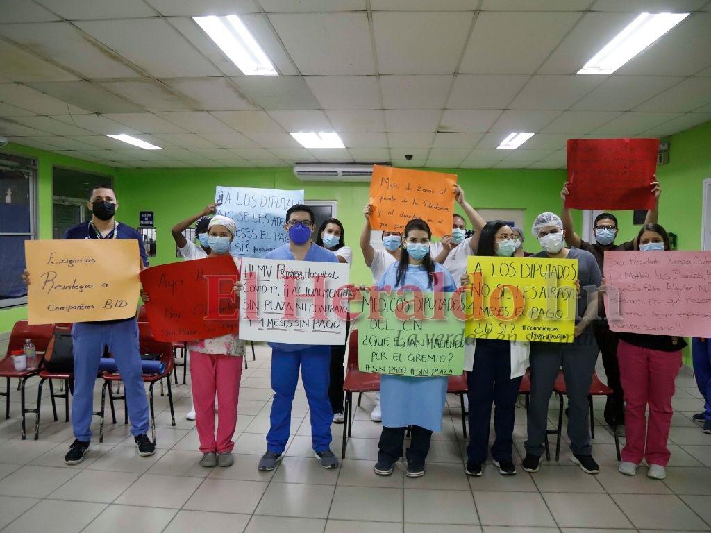 Amenazan a médicos con sanciones si  siguen en paro