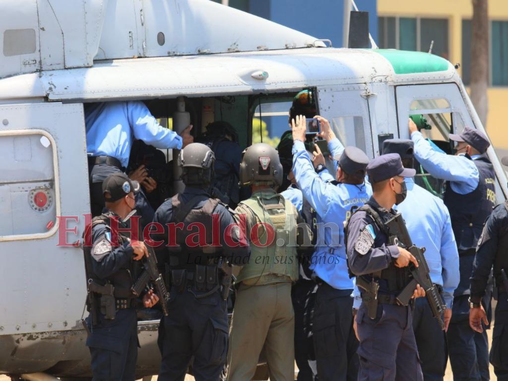 (Videos) Así fue la previa del traslado de JOH a la Base Aérea Hernán Acosta Mejía